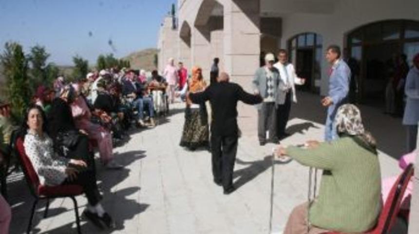 Yozgat&rsquo;ta Yaşlı Ve &Ouml;z&uuml;rl&uuml;ler Doyasıya Eğlendi