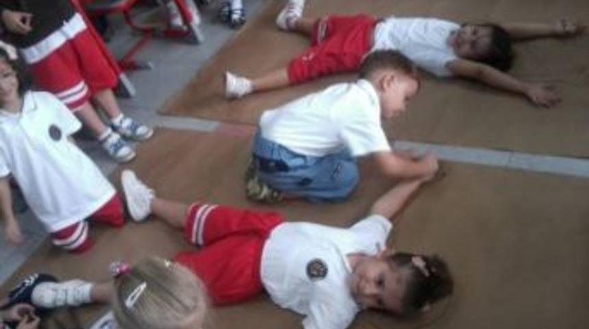 &Uuml;lkem Koleji &Ouml;ğrencileri Sınıf Arkadaşlarını Anlattı