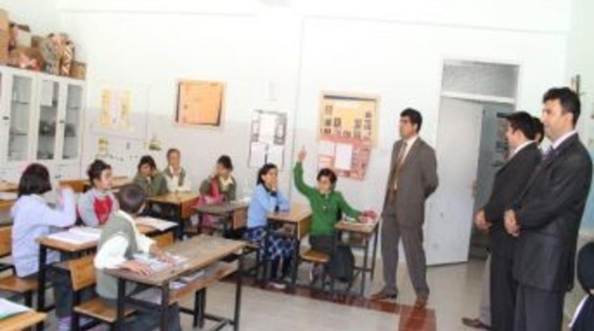 Milli Eğitim M&uuml;d&uuml;r&uuml; Aksoy&rsquo;dan Okul Ziyareti