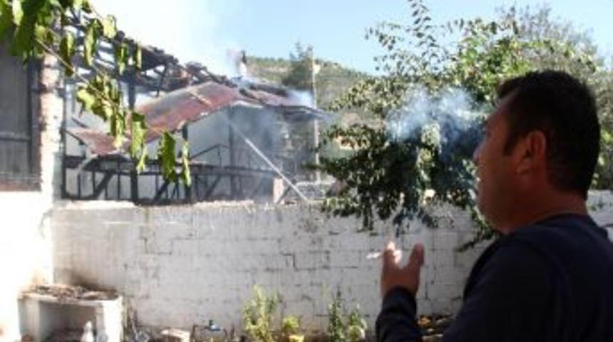 Fırının K&uuml;lleri Iki Evi K&uuml;l Etti