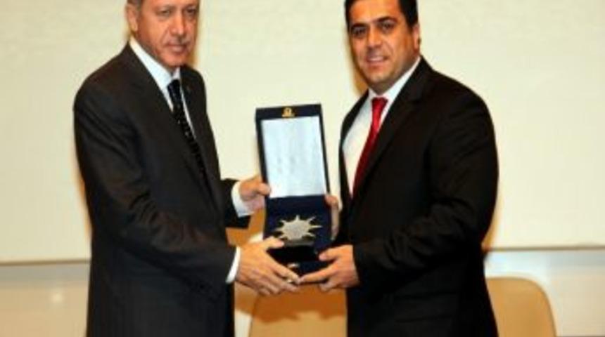 Başbakan Erdoğan&rsquo;dan, Sivas Teşkilatına Plaket
