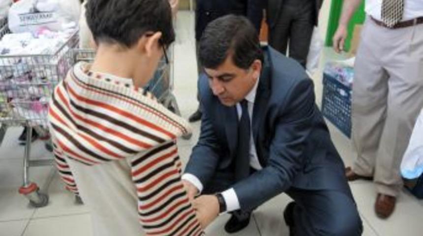 Şehitkamil Belediyesi, &Ccedil;ocuklara Bayramlık Hediye Etti