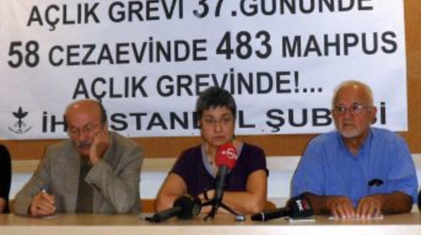 A&ccedil;lık Grevlerine Basın Toplantısıyla Dikkat &Ccedil;ekildi