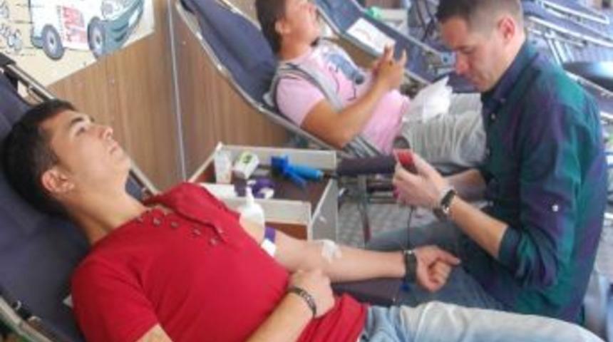 Simav&rsquo;da &Uuml;niversite &Ouml;ğrencileri Kan Bağışında Yarıştı