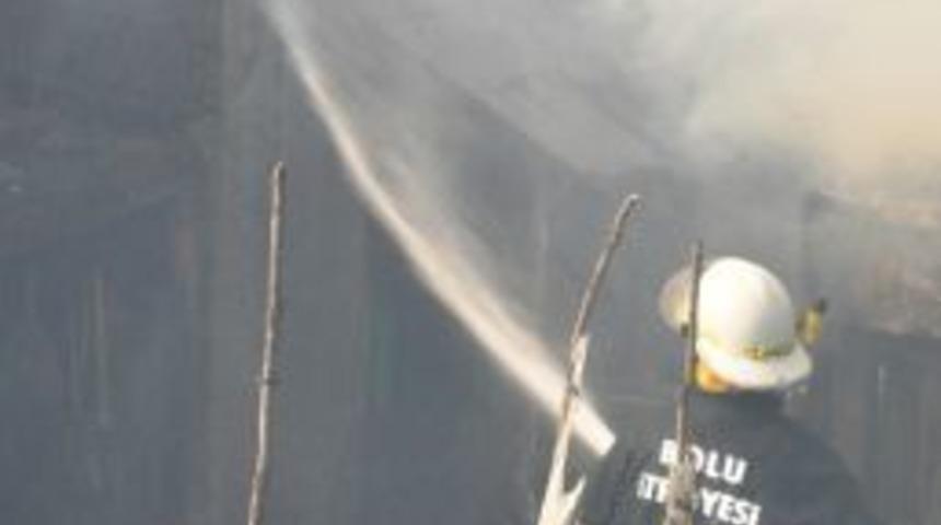 Bolu&rsquo;da Ahşap Baraka Yandı