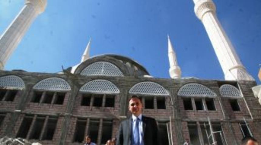 Cami Yaptıran CHP'li Belediye Başkanı, Soruşturmalardan Kurtulamıyor