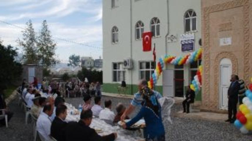 Kaymakam Ve M&uuml;ft&uuml; Masa Tenisi Oynadı