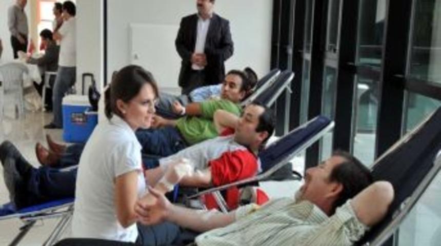 Muhasebeciler Kan Bağışladı