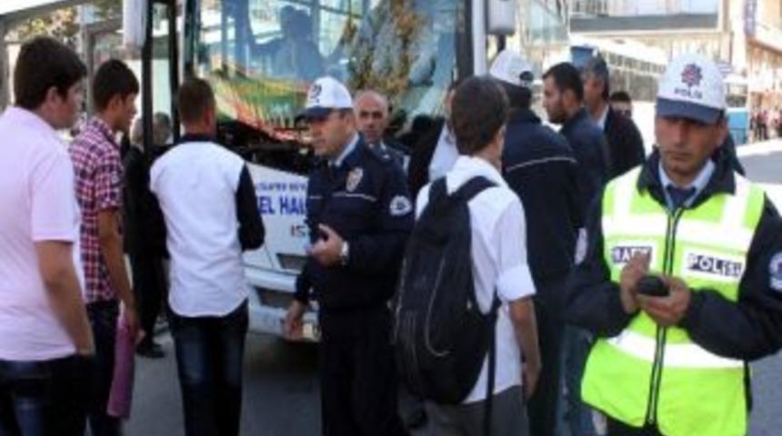 Trafik Polisleri Toplu Taşıma Ara&ccedil;larını Denetledi