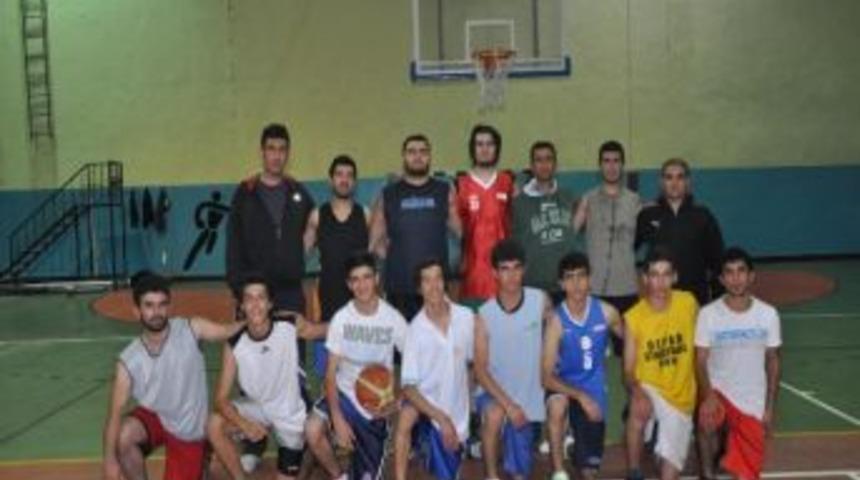 Van Gen&ccedil;lik Spor B&ouml;lgesel Ligde Ter D&ouml;kecek