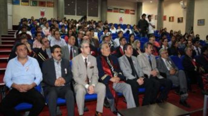 Veteriner Fak&uuml;ltesi &Ouml;ğrencileri &Ouml;nl&uuml;klerini Giydi