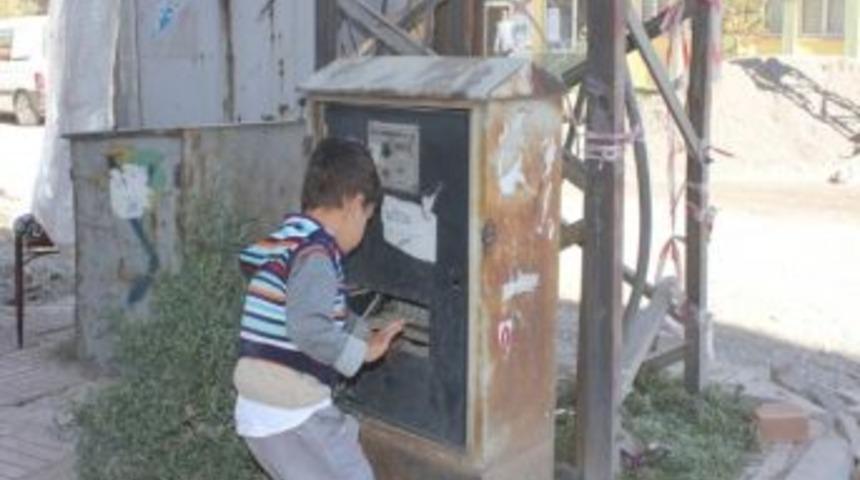 Ağrı&rsquo;da Elektrik Panoları Tehlike Sa&ccedil;ıyor