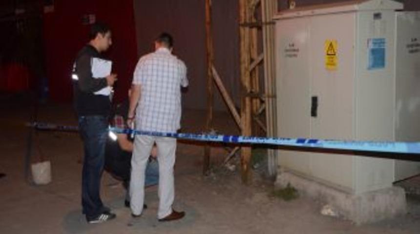 Madencinin Elektrik Direğine Yaslanmış Haldeki &Ouml;l&uuml;m&uuml;, Ş&uuml;pheli Bulundu