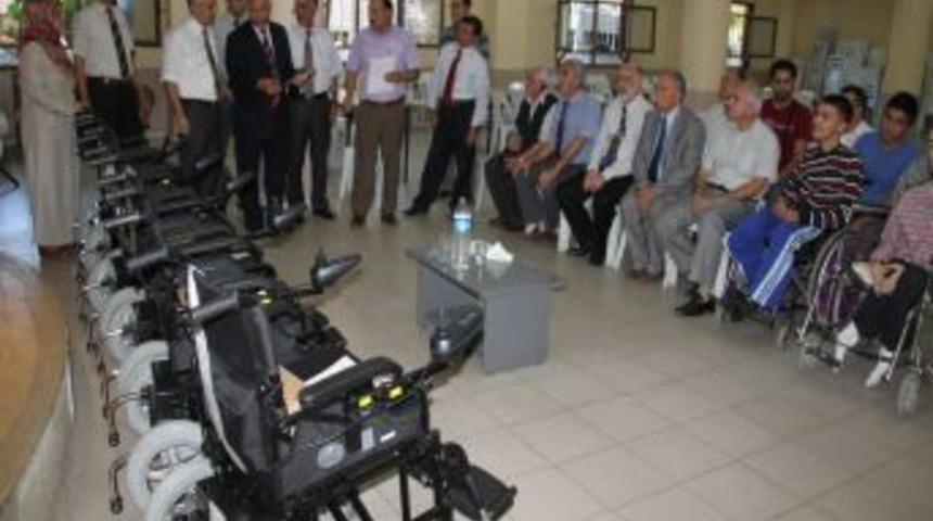 M&uuml;ft&uuml;l&uuml;kten 8 Engelliye Ak&uuml;l&uuml; Araba