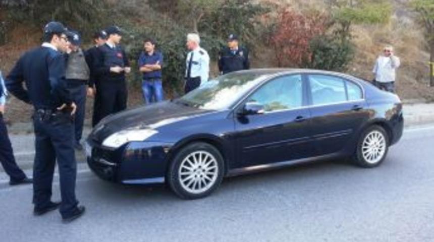 Emekli M&uuml;fettiş Otomobilinde &Ouml;l&uuml; Bulundu