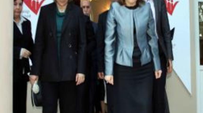 Ayağı Burkulan Bakan Şahin, Bursa&rsquo;dan Ayrıldı