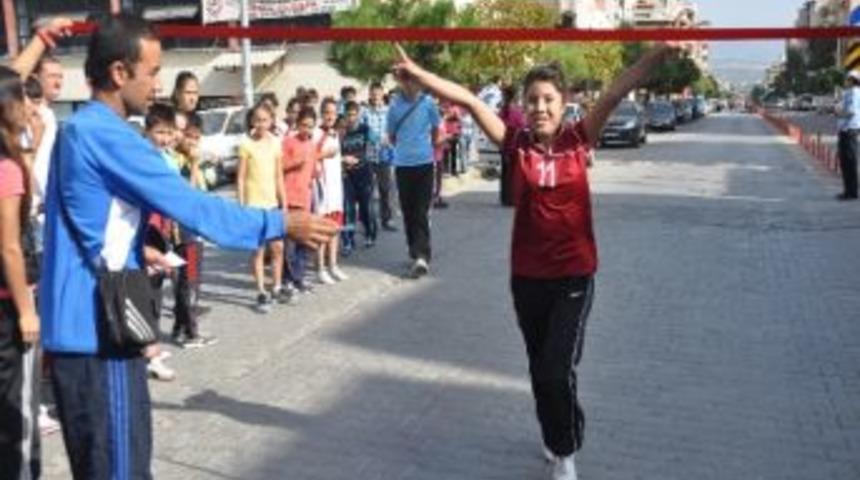 Soma&rsquo;da Cumhuriyet Koşusu Nefesleri Kesti