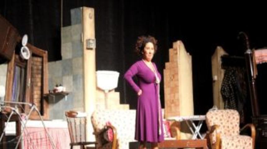 Basit Bir Ev Kazası Adlı Oyun Sahnelendi