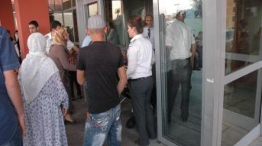 D&uuml;ğ&uuml;nden D&ouml;nen Ara&ccedil; Kaza Yaptı: 4 &Ouml;l&uuml;, 3 Yaralı