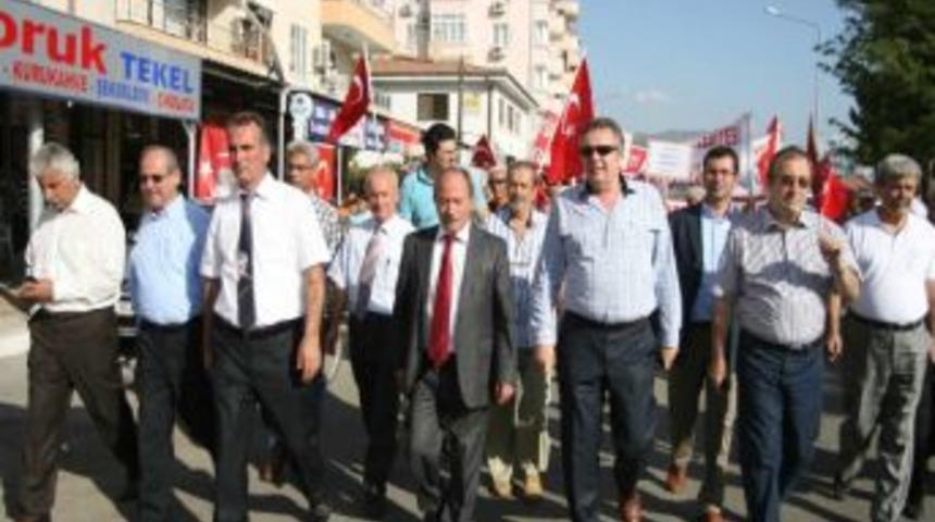 İl&ccedil;e Yapılmayan Altınova&rsquo;da Halk Sokaklara D&ouml;k&uuml;ld&uuml;