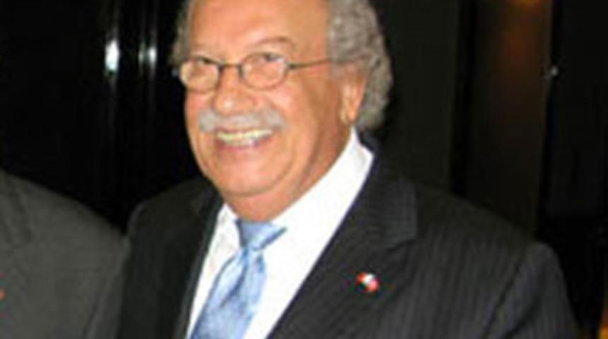 Fahri konsolos tuvalette &ouml;l&uuml; bulundu