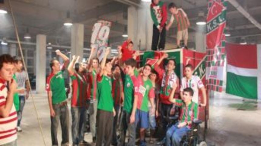 Karşıyaka Taraftarı 100. Yıl İ&ccedil;in Klip &Ccedil;ekiyor