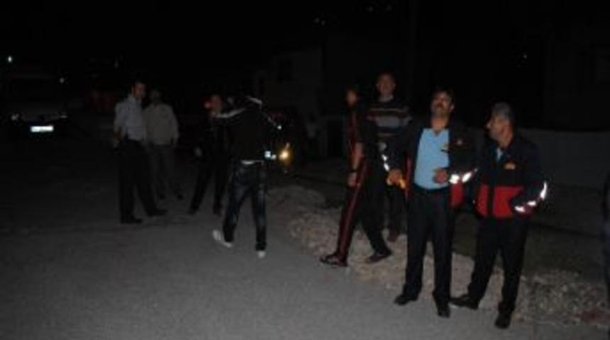 Kayalıklardan &Ccedil;ığlık Atıp, Ekipleri 2 Saat Beklettiler