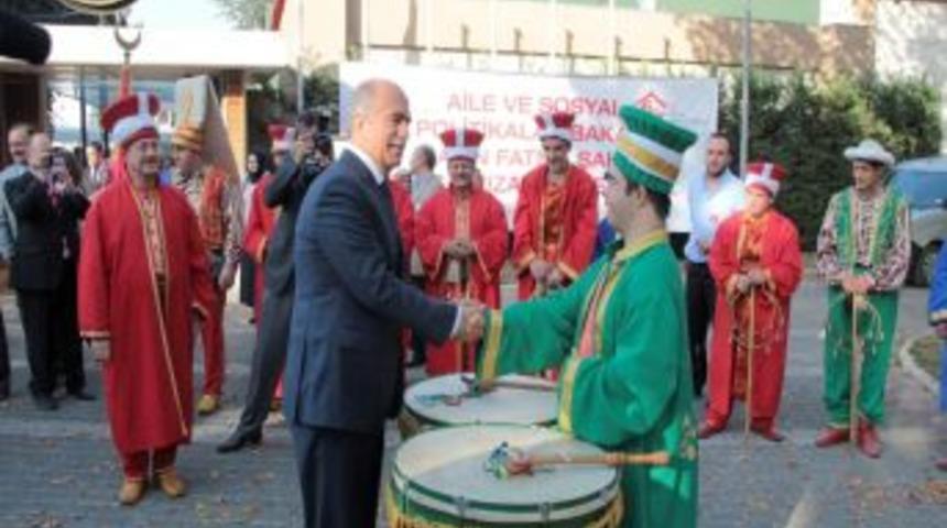 Validen Gen&ccedil;lere Tavsiye: Yanlış Yaptığınızda Eşinizden &Ouml;z&uuml;r Dileyin