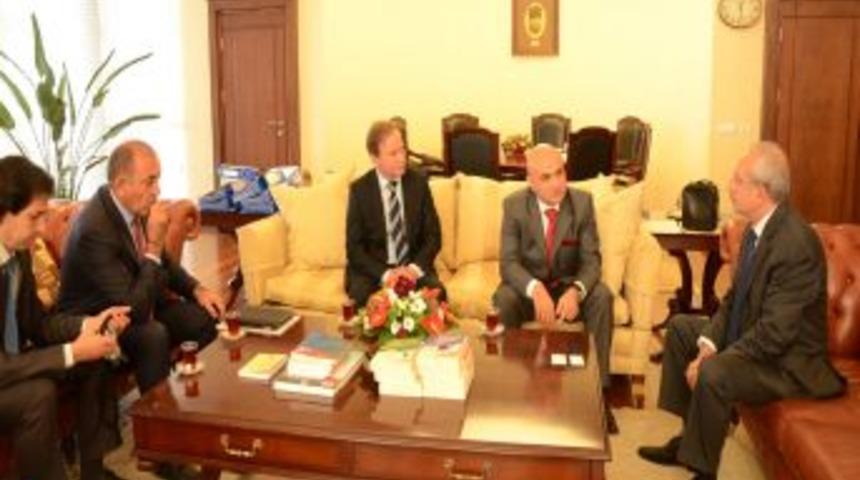 Kılı&ccedil;daroğlu: 21 Yaşa Sıcak Bakıyoruz, Se&ccedil;imin Erkene Alınması Tartışılmadı