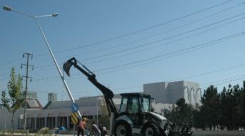 B&uuml;lent Ecevit Bulvarına Yol Aydınlatması