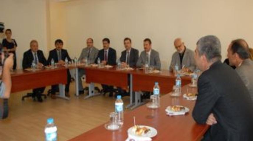 Rekt&ouml;r Saatcı&rsquo;dan Burdur Suiti&rsquo;ne Plaket