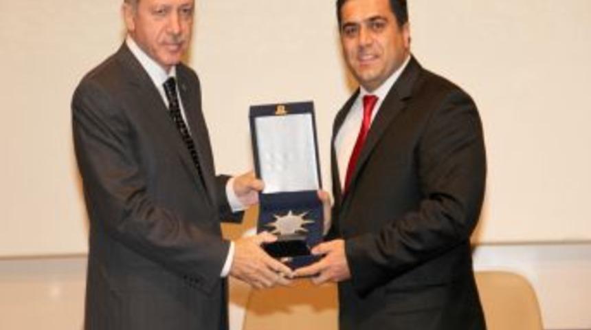 AK Parti Sivas İl Teşkilatı'na Başbakan Erdoğan'dan Plaket