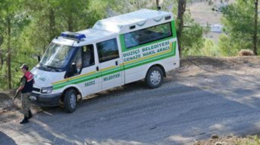 Eşiyle ilişkisi olan arkadaşını &ouml;ld&uuml;rd&uuml;