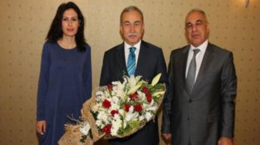 Ptt Sakarya Başmüdürü Tevfik Yaman Sakarya Valisi Mustafa Büyük’ü Ziyaret Etti