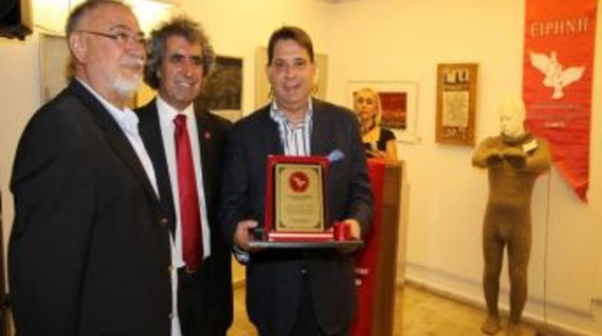 Uluslararası Renklerin Kardeşliği Sergisi İzmir'de