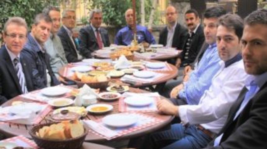 Tmmob&rsquo;dan Mimar Sinan Proje Olimpiyatları Ekibine Kahvaltı