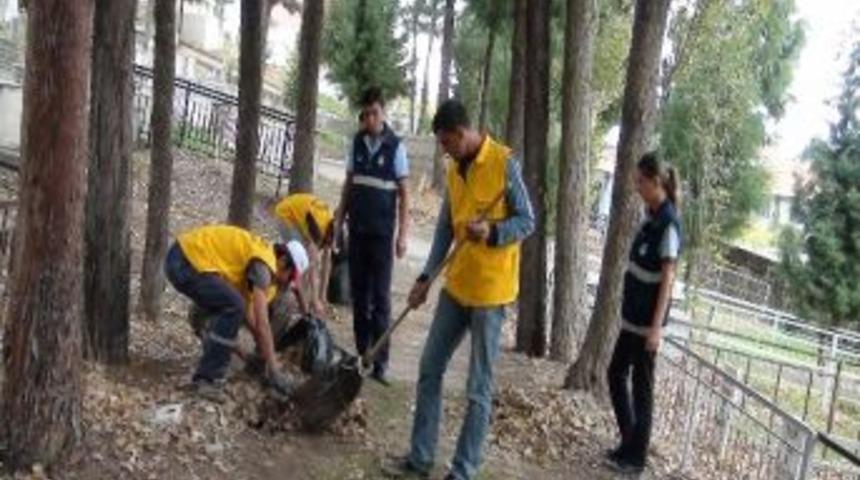 Simav&rsquo;da Bayram &Ouml;ncesi Mezarlıklarda Temizlik &Ccedil;alışması