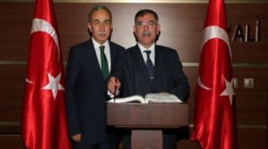 D&uuml;zce Valisi Adnan Yılmaz, Sakarya Vali Mustafa B&uuml;y&uuml;k&rsquo;&uuml; Ziyaret Etti