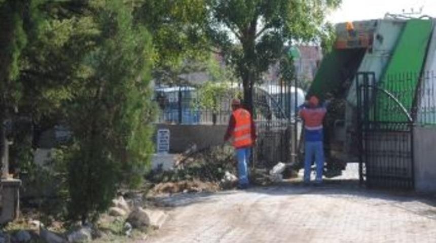 Tavşanlı'da Mezarlıklar Bayrama Hazırlanıyor