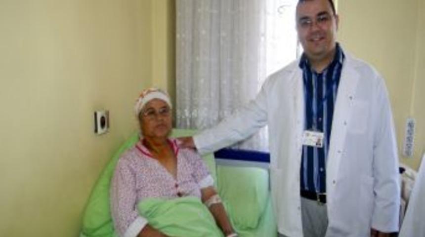 Şah Damarında T&uuml;m&ouml;r Ameliyatla Alındı