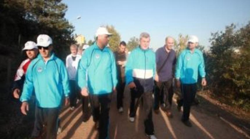 Sağlıklı Yaşam Y&uuml;r&uuml;y&uuml;şleri D&uuml;nyaya Model Oluyor