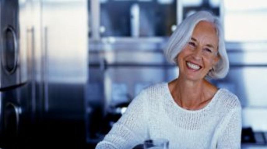 Osteoporozdan Korunmak İ&ccedil;in G&uuml;nde İki Bardak S&uuml;t