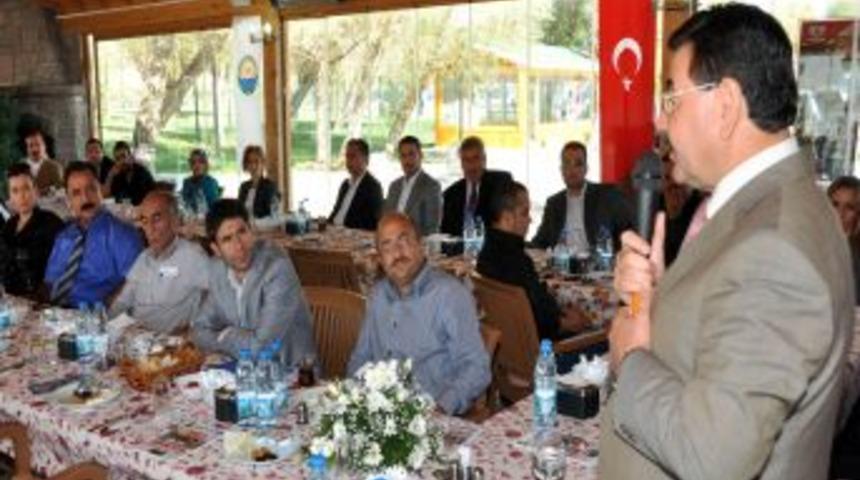 G&ouml;lbaşı Esnafı Belediyenin D&uuml;zenlediği Kahvaltıda Biraraya Geliyor