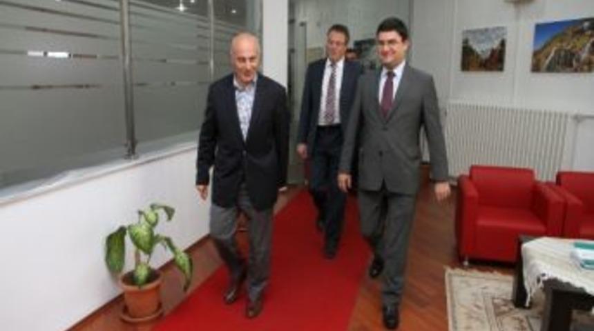 Türkiye'nin Batum Başkonsolosu Arıkan'dan Rte Üniversitesi'ne Ziyaret