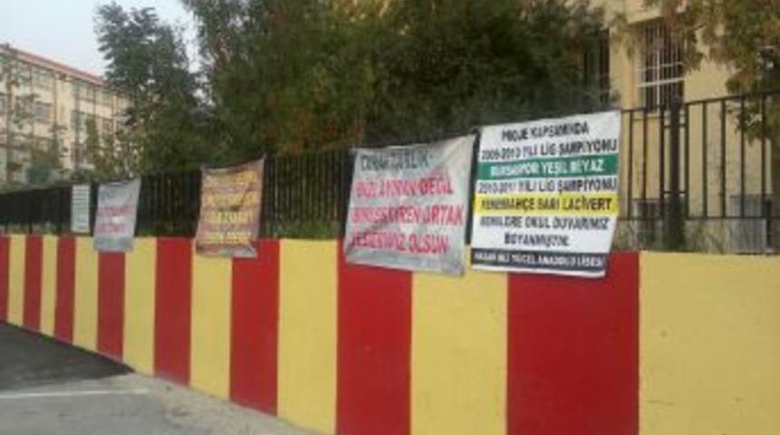 Galatasaray Futbol Okulu&rsquo;ndan Eğitime Renklerin Kardeşliği Desteği