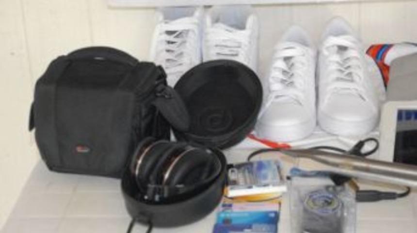 Turistlerin &Ccedil;alınan Eşyalarını Polis 24 Saatte Teslim Etti