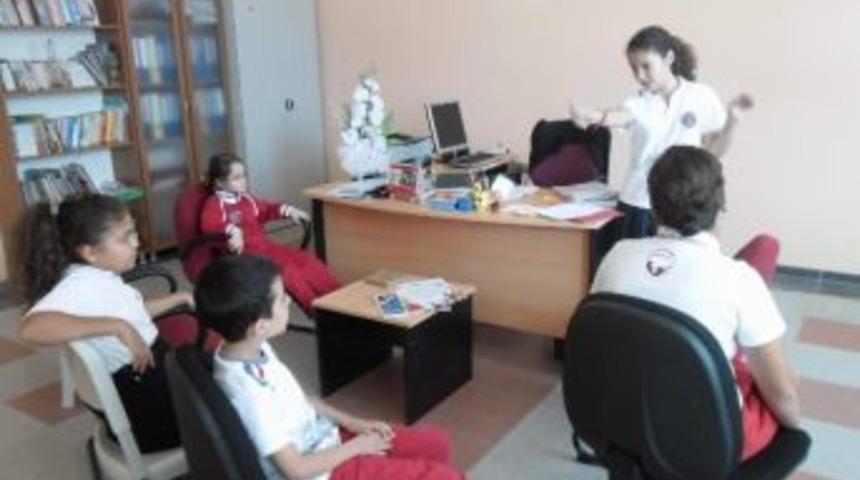 &Uuml;lkem Koleji'nde &Ouml;ğrencilere Demokrasi Eğitimi