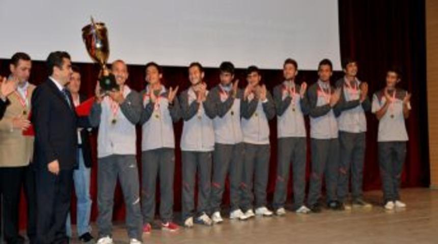 ASKF&rsquo;dan Başkan Arpacıoğlu&rsquo;na Plaket