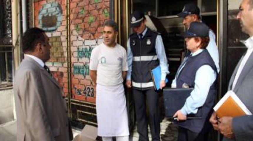 Denetime &Ccedil;ıkan Zabıtayı B&ouml;cekler Karşıladı