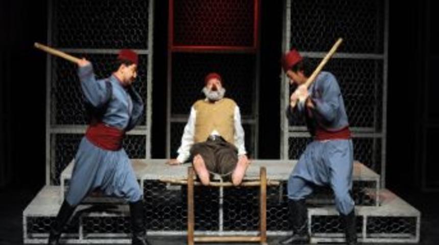 Abt&rsquo;nin Yeni Oyunu Heccav Sahnede